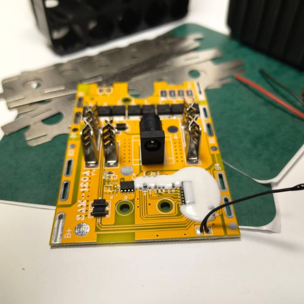 Корпус для акумулятора 21В Makita 5S6P на 30 18650 з BMS та LED індикацією - Зображення 3