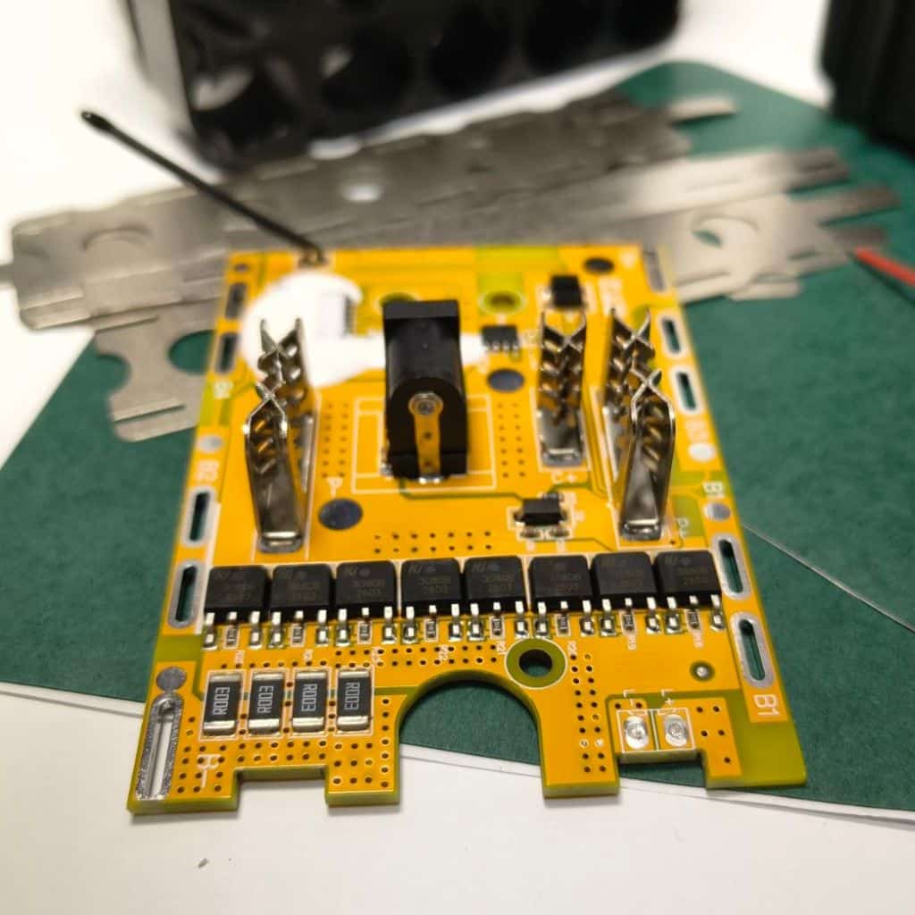 Корпус для акумулятора 21В Makita 5S6P на 30 18650 з BMS та LED індикацією - Зображення 4