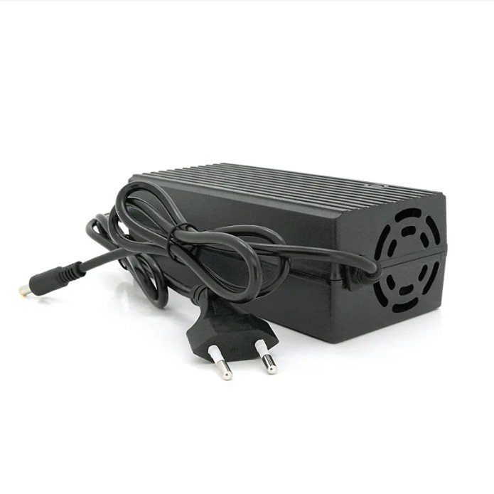 Зарядний пристрій 12.6V 5A для акумуляторів Li-ion 12V 3S штекер 5.5х2.5мм з індикацією